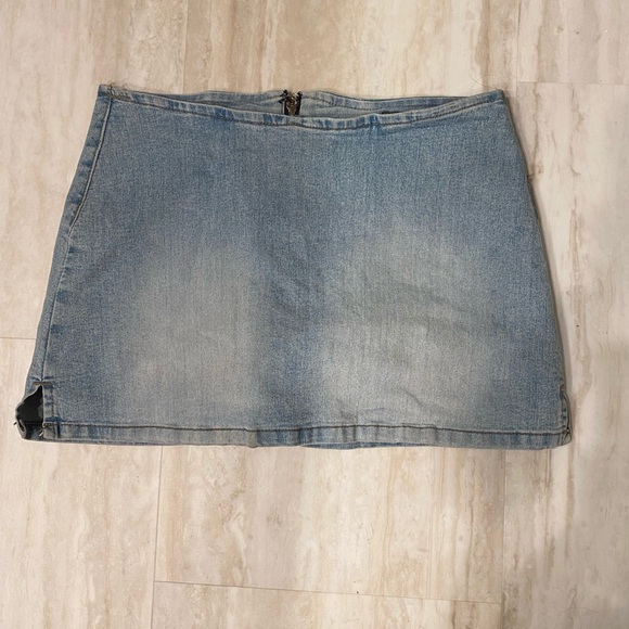 denim skort - Picture 2 of 4